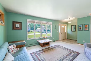 456 Pleasant Ct, Neenah, WI 54956 - Photo 4