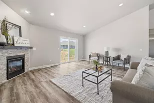5749 N Sequoia Dr, Appleton, WI 54913 - Photo 2