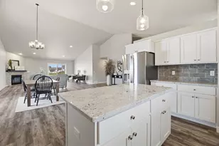5749 N Sequoia Dr, Appleton, WI 54913 - Photo 4