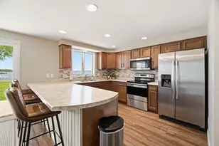 W6093 N Bay Ct, Shawano, WI 54166 - Photo 12