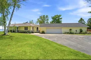 W6093 N Bay Ct, Shawano, WI 54166 - Photo 1