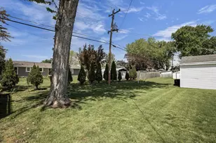 802 Suburban Dr, De Pere, WI 54115 - Photo 26