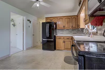 802 Suburban Drive, De Pere, WI 54115 - Photo 10
