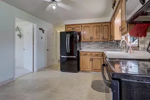 802 Suburban Dr, De Pere, WI 54115 - Photo 10