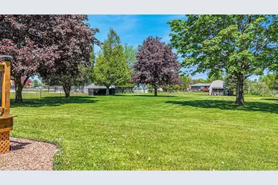 368 E Jefferson Avenue, Cleveland, WI 53015 - Photo 28