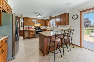 368 E Jefferson Ave, Cleveland, WI 53015 - Photo 8