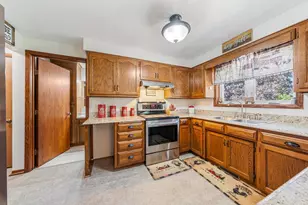 368 E Jefferson Ave, Cleveland, WI 53015 - Photo 10