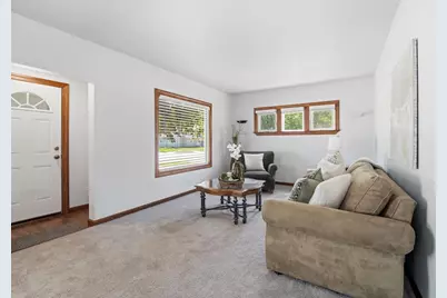 320 W 8th Street, Kaukauna, WI 54130 - Photo 2