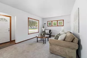 320 W 8th St, Kaukauna, WI 54130 - Photo 2