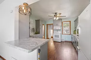 320 W 8th St, Kaukauna, WI 54130 - Photo 6