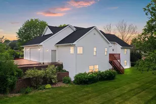 W7436 Ridgeside Dr, Neenah, WI 54956 - Photo 2