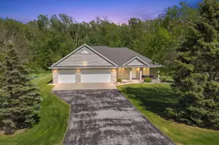 5543 River Oaks Dr, De Pere, WI 54115 - Photo 2