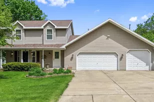 1145 Crestwood Dr, Green Bay, WI 54313 - Photo 2