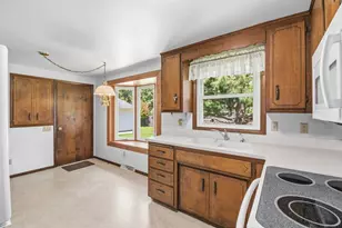 1532 North Rd, Green Bay, WI 54313 - Photo 8
