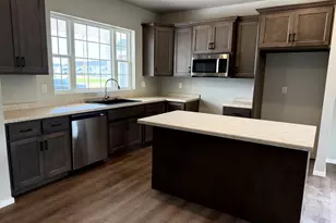 2109 Golden Gate Dr, Appleton, WI 54913 - Photo 2