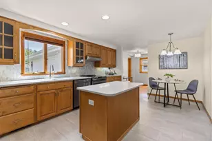 2714 N Elmwood Ct, Appleton, WI 54911 - Photo 4
