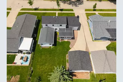 2714 N Elmwood Court, Appleton, WI 54911 - Photo 2