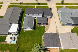 2714 N Elmwood Ct, Appleton, WI 54911 - Photo 2