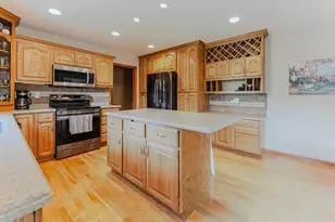 2545 Gaslight Ct, Oshkosh, WI 54904 - Photo 4