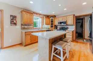 2545 Gaslight Ct, Oshkosh, WI 54904 - Photo 2