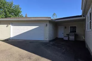 139 N 5th St, Hilbert, WI 54129 - Photo 4