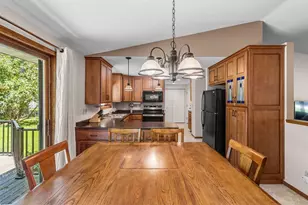 2254 Ledvina Cir, Green Bay, WI 54313 - Photo 10