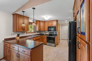 2254 Ledvina Cir, Green Bay, WI 54313 - Photo 12