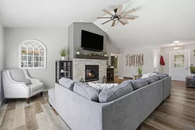 1121 Fieldview Drive, Menasha, WI 54952 - Photo 4
