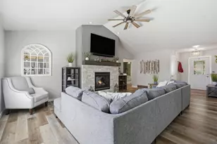 1121 Fieldview Dr, Menasha, WI 54952 - Photo 4