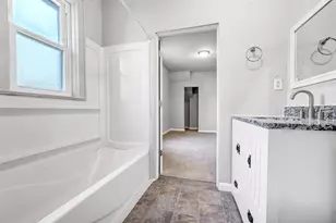 918 Division St, Green Bay, WI 54303 - Photo 14
