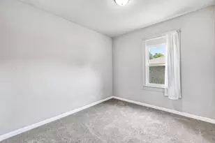 918 Division St, Green Bay, WI 54303 - Photo 10
