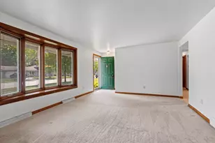 2445 Heather Rd, Green Bay, WI 54311 - Photo 10