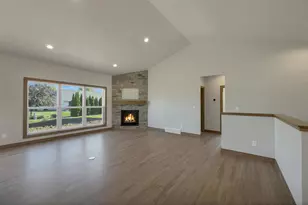 2875 Stelor Dr, Green Bay, WI 54311 - Photo 4