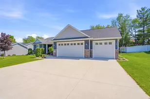 107 Brookwood Dr, Hortonville, WI 54944 - Photo 4