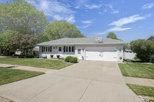 2909 S Summerset Dr, Appleton, WI 54915 - Photo 2