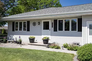 2909 S Summerset Dr, Appleton, WI 54915 - Photo 4