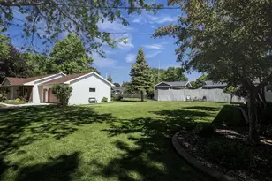 2909 S Summerset Dr, Appleton, WI 54915 - Photo 8