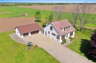 2110 N 8th St, Manitowoc, WI 54220 - Photo 10
