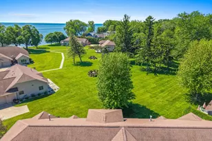 945 Brighton Dr, Menasha, WI 54952 - Photo 8
