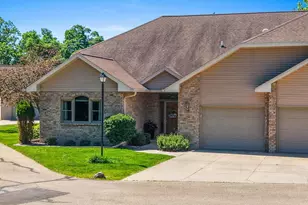 945 Brighton Dr, Menasha, WI 54952 - Photo 14