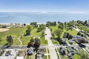 1954 S 9th St, Manitowoc, WI 54220 - Photo 32