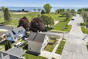 1954 S 9th St, Manitowoc, WI 54220 - Photo 30