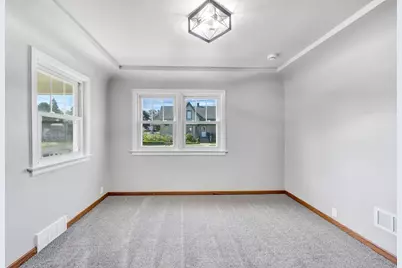 1954 S 9th Street, Manitowoc, WI 54220 - Photo 12