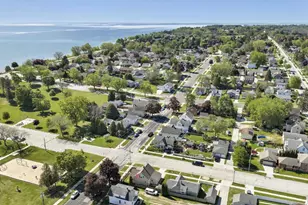 1954 S 9th St, Manitowoc, WI 54220 - Photo 34