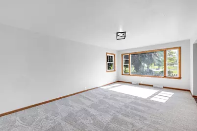 1954 S 9th Street, Manitowoc, WI 54220 - Photo 4