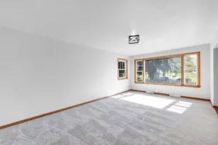 1954 S 9th St, Manitowoc, WI 54220 - Photo 4