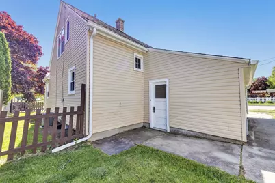 1954 S 9th Street, Manitowoc, WI 54220 - Photo 24