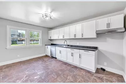 1954 S 9th Street, Manitowoc, WI 54220 - Photo 8