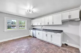 1954 S 9th St, Manitowoc, WI 54220 - Photo 8