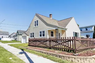1954 S 9th St, Manitowoc, WI 54220 - Photo 2